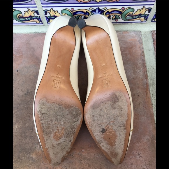 SALE 💃🏻VINTAGE BRUNO MAGLI IVORY LEATHER HEELS 7 - Picture 4 of 8